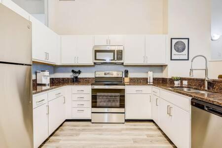 Cozysuites - 2Br With Direct Skybridge Access #1 Indianápolis Exterior foto